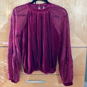 Women’s Free People velvet burgundy top with lace balloon sleeve, size small